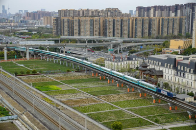 财经聚焦丨银发旅游专列激发“春日经济”新活力